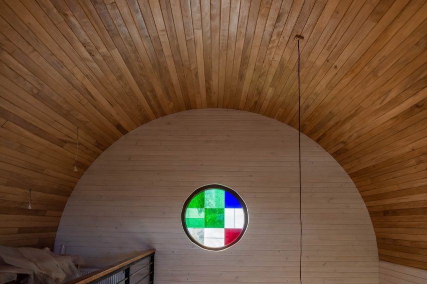 Abovedada House by Edward Roja Arquitectos
