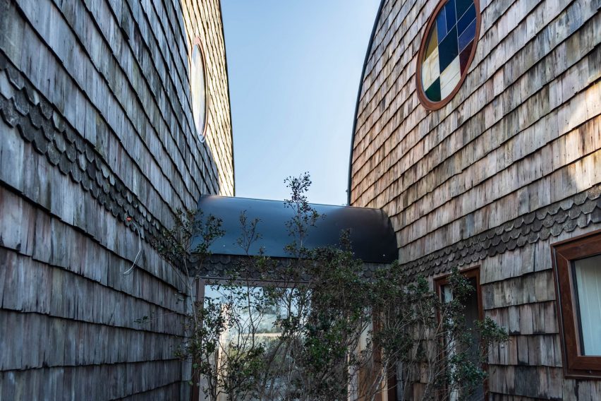 Abovedada House by Edward Roja Arquitectos
