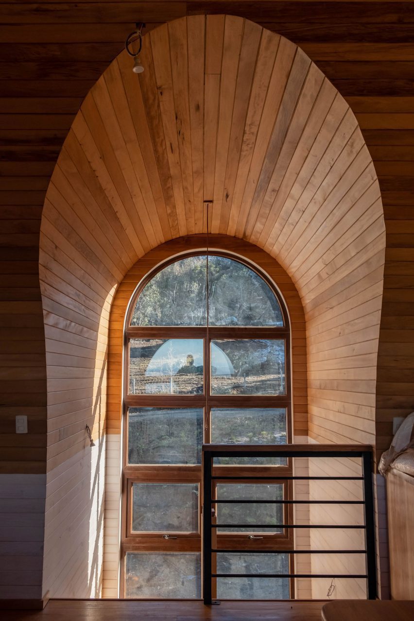 Abovedada House by Edward Roja Arquitectos