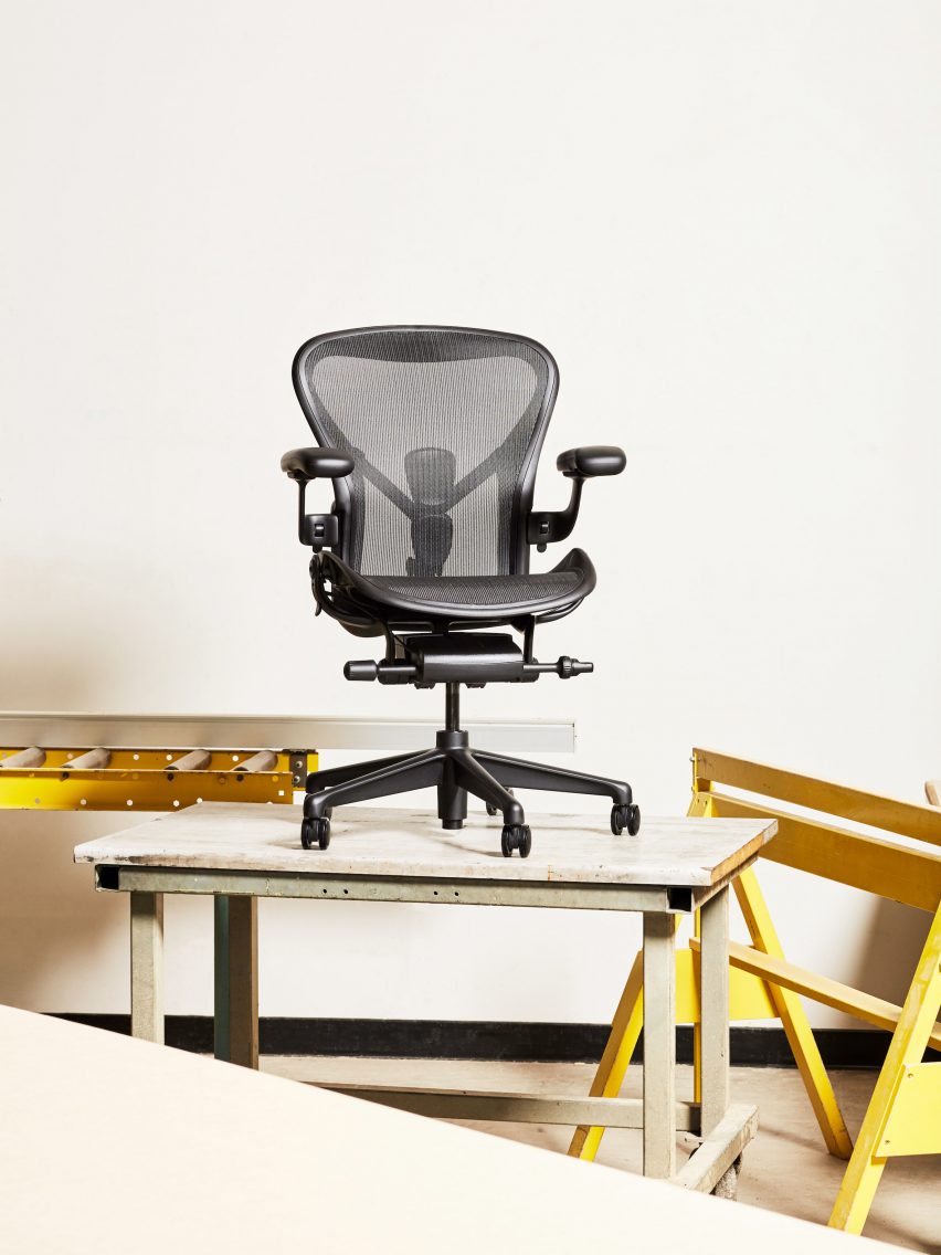 An office chair on top of a desk