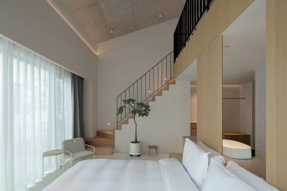 Vanilla-hued stucco in a BAN Villa bedroom