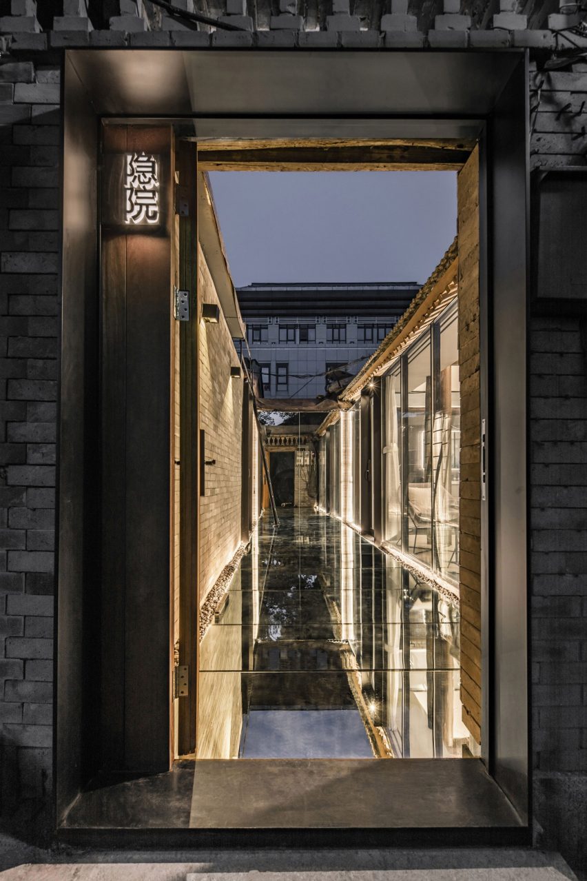 Mirror Yard by DAGA Architects