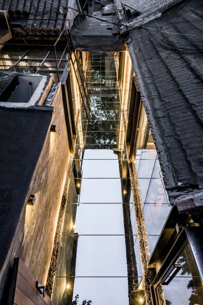 Reflective mirrored surfaces
