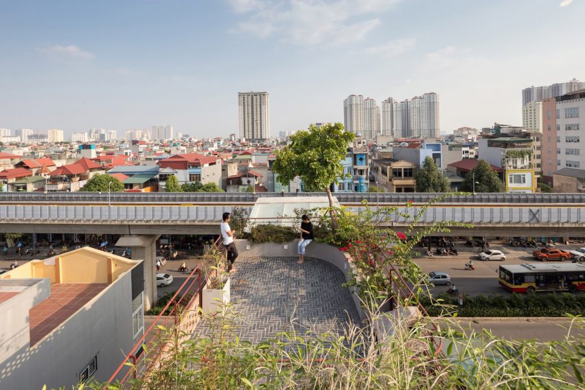 Roof terrace in CH House by ODDO Architects