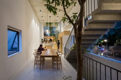 Family dining in CH House by ODDO Architects