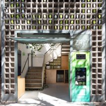 Natural materials fill Desinchá tea shop in São Paulo by SuperLimão