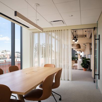 Meetin room with curtain in Education First office