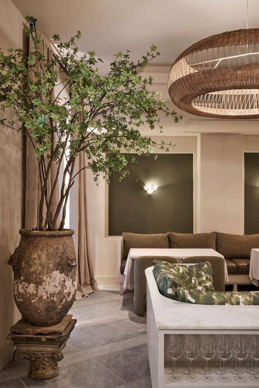 Tree in Esmée restaurant by Space Copenhagen