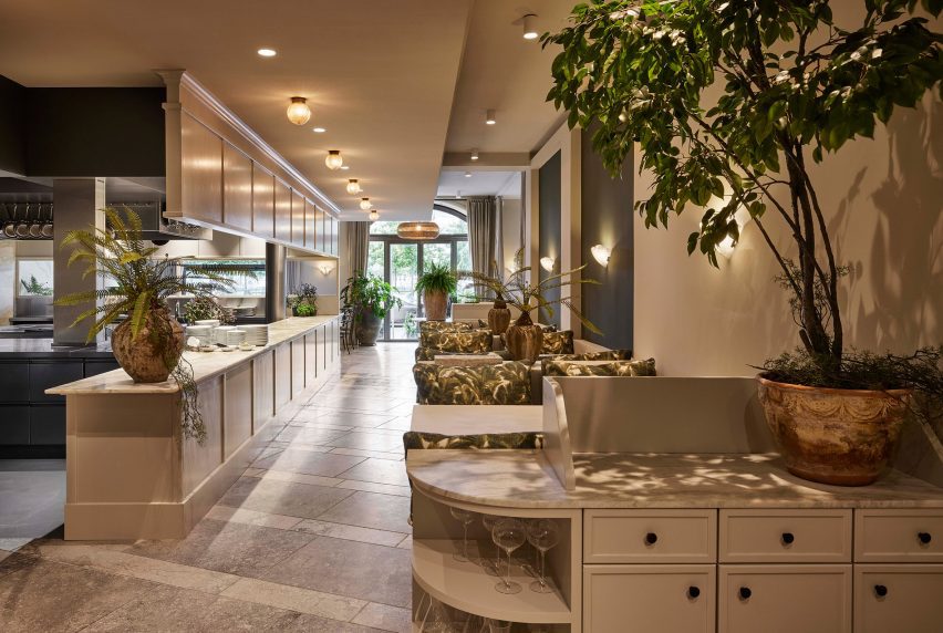 Open kitchen in Esmée restaurant by Space Copenhagen