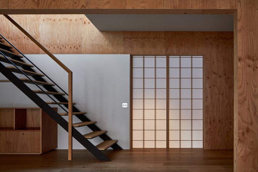 Open-tread staircase and shoji screens