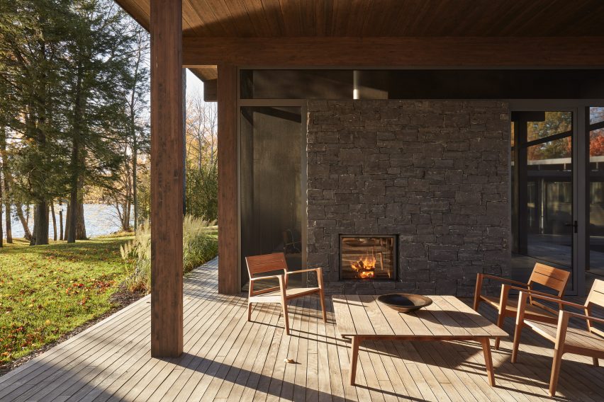 Brome Lake residence by Atelier Pierre Thibault
