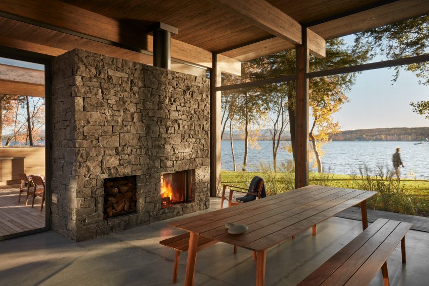 Brome Lake residence by Atelier Pierre Thibault