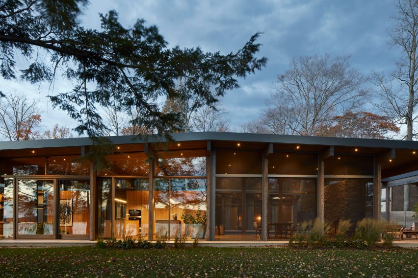 Brome Lake residence by Atelier Pierre Thibault