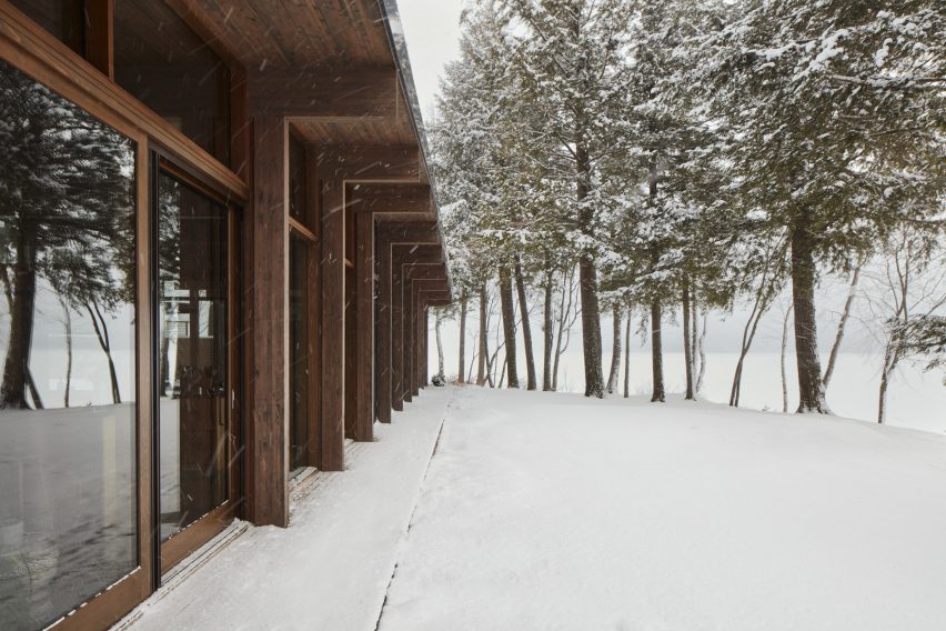 Brome Lake residence by Atelier Pierre Thibault