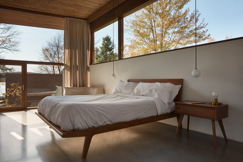 Brome Lake residence by Atelier Pierre Thibault