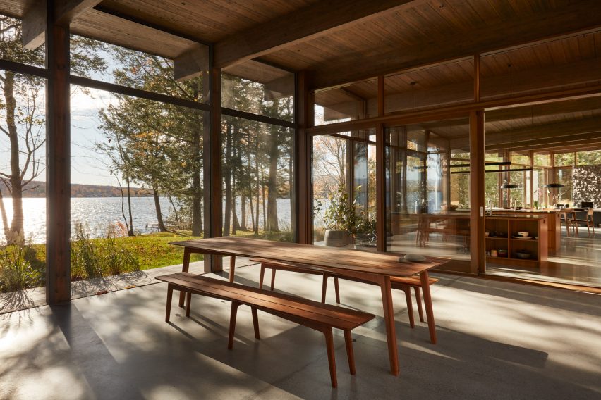 Brome Lake residence by Atelier Pierre Thibault