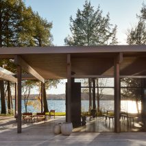 Two angular wings form Quebec chalet by Atelier Pierre Thibault