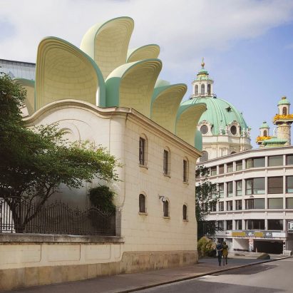 The roof extension has an organic shape