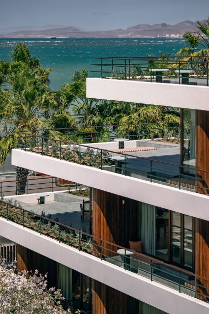 Tiered massing overlooks the sea