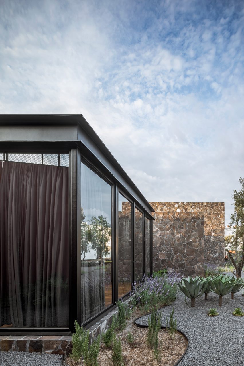 Office Casa Leyros by 1540 Arquitectura