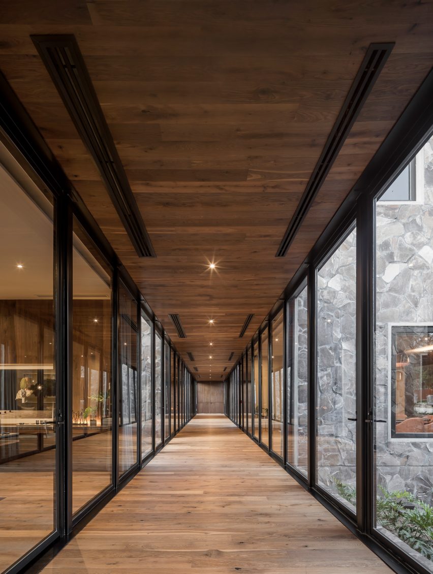 Office Casa Leyros by 1540 Arquitectura