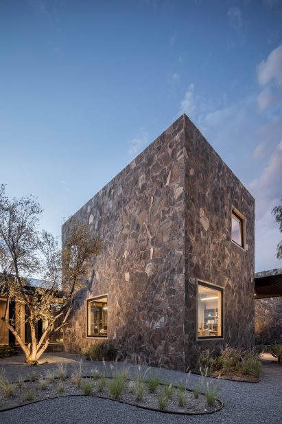 Office Casa Leyros by 1540 Arquitectura