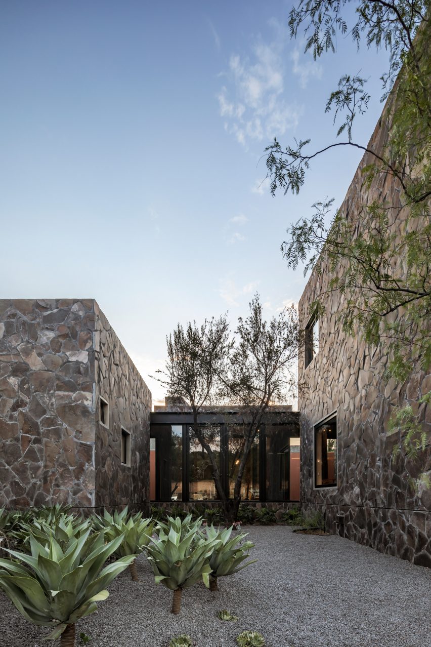 Office Casa Leyros by 1540 Arquitectura