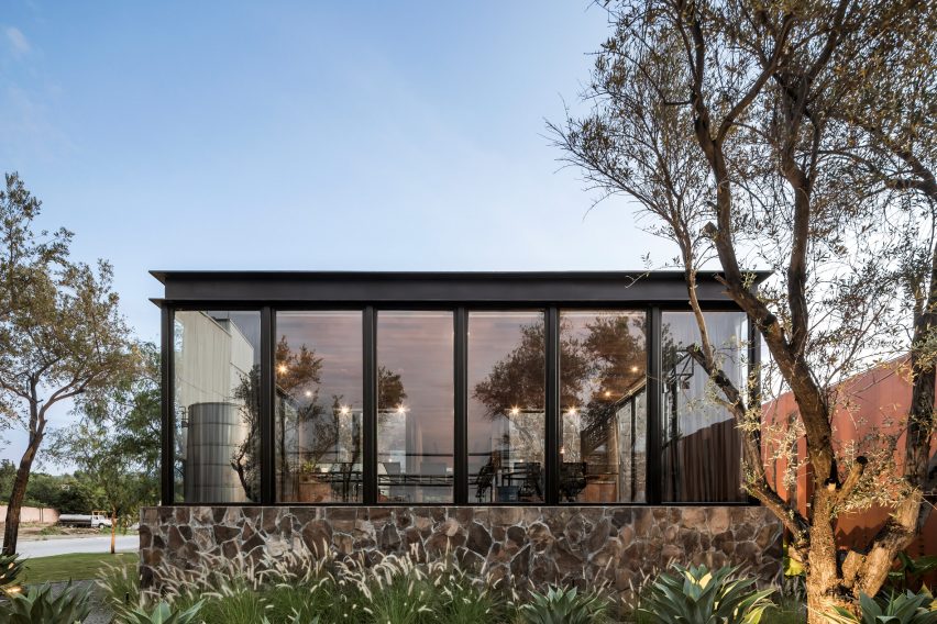 Office Casa Leyros by 1540 Arquitectura