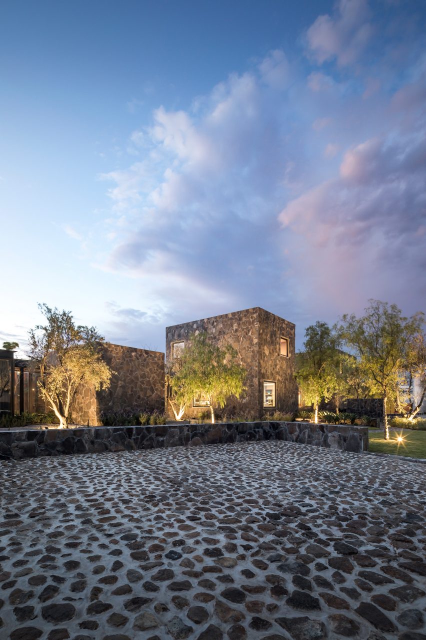 Office Casa Leyros by 1540 Arquitectura