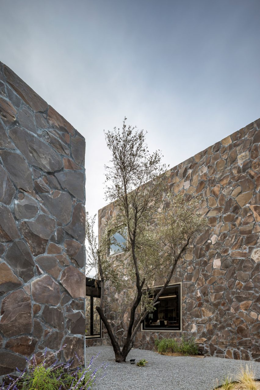 Office Casa Leyros by 1540 Arquitectura
