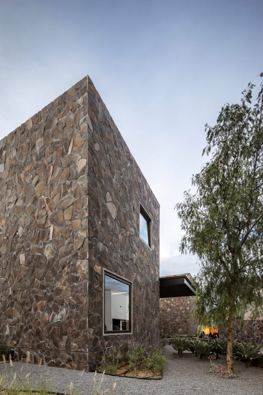Office Casa Leyros by 1540 Arquitectura