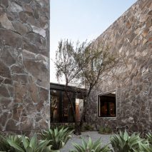 Office Casa Leyros by 1540 Arquitectura