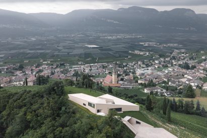 Kastelaz Hof has an angular form