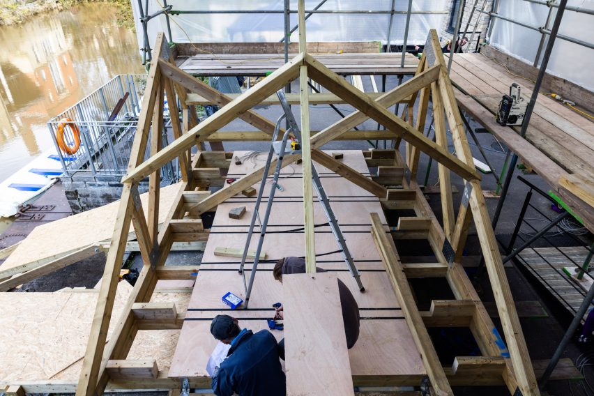 Sinking House construction