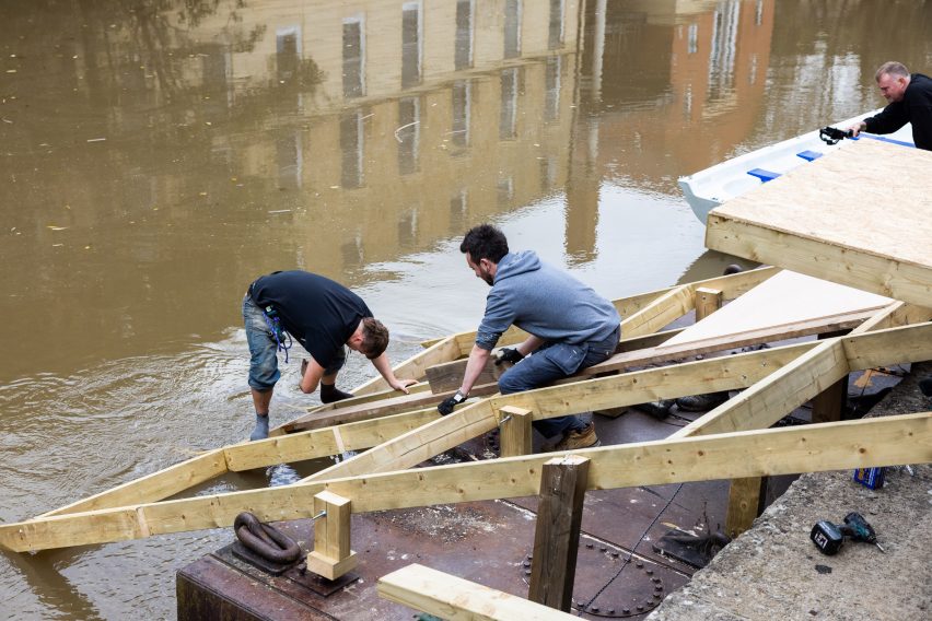 Sinking House construction