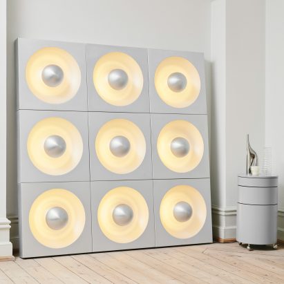 It has a brushed aluminium finish