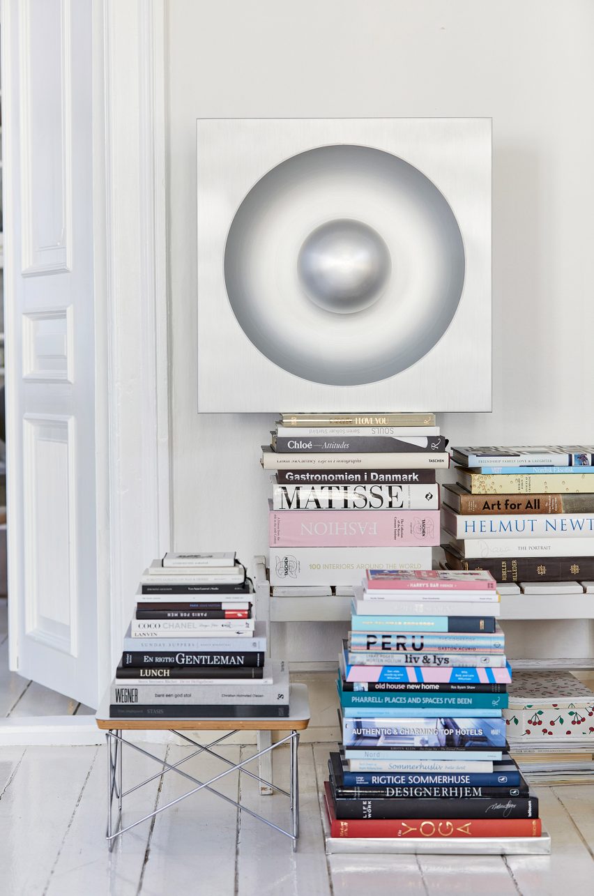 Speigel lamp pictured above books