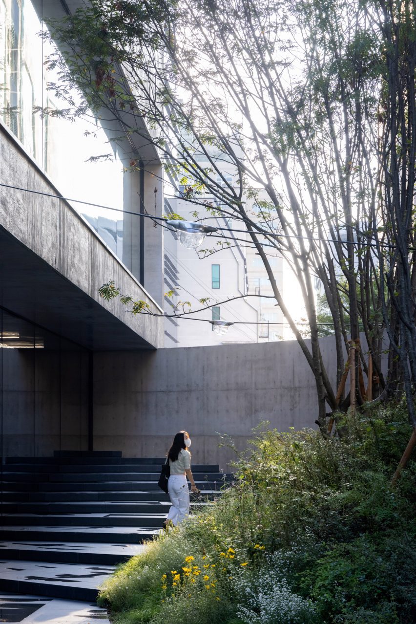 Entrance to ST/Songeun Building