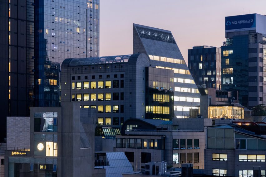 The exterior of ST/SongEun Building
