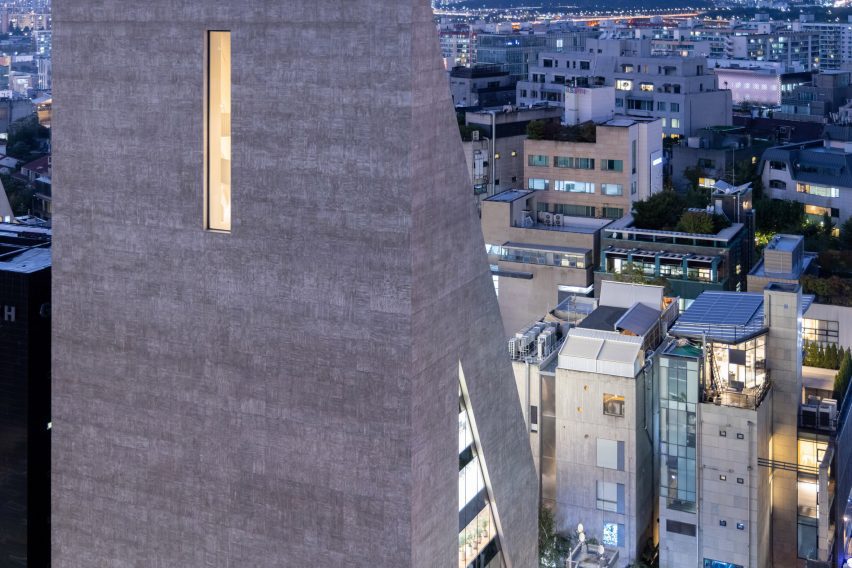 The concrete exterior of ST/SongEun Building