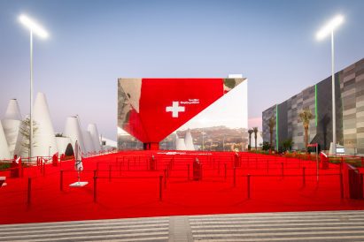 mirrored pavilion at Dubai Expo