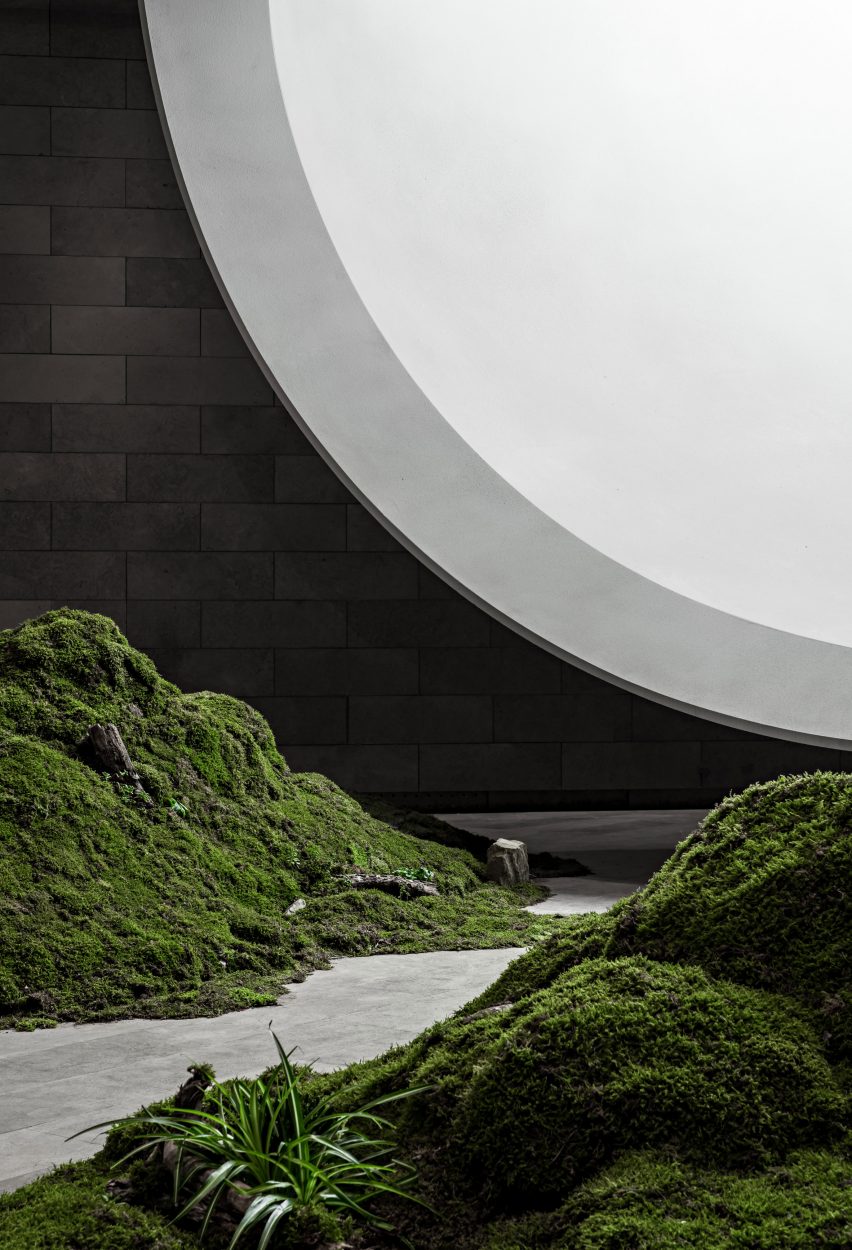 the hometown moon by syn architects