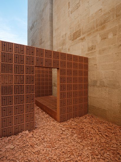 Discarded brick chips