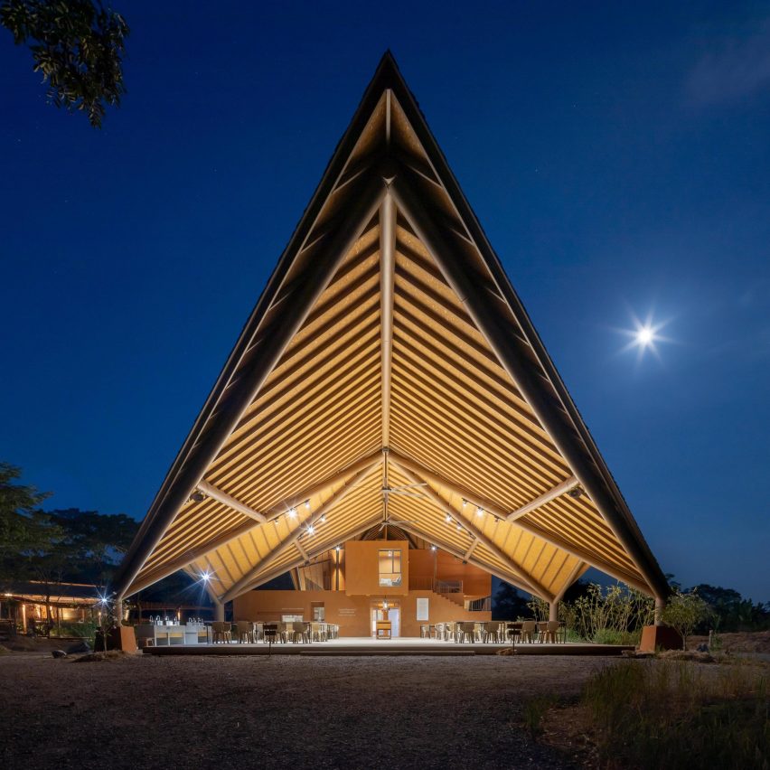 PANNAR Sufficiency Economic and Agriculture Learning Centre by Vin Varavarn Architects