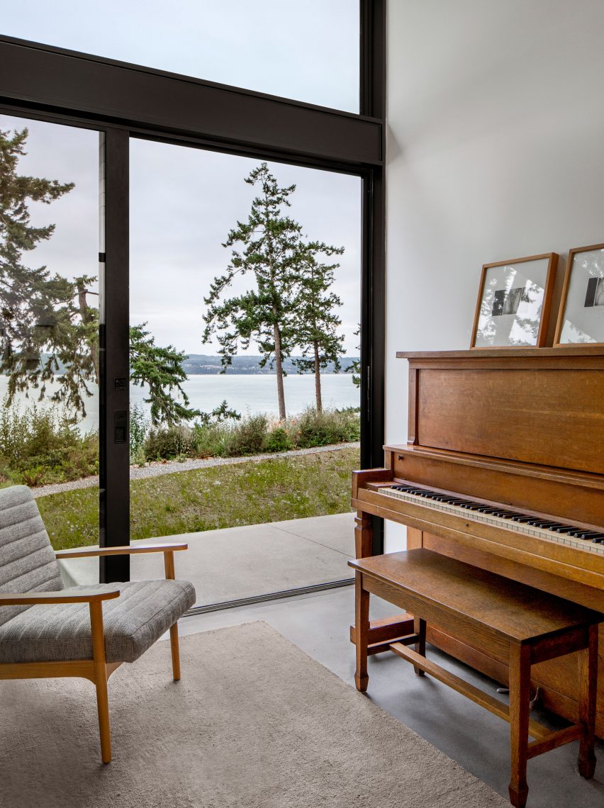 Whidbey Dogtrot House by SHED