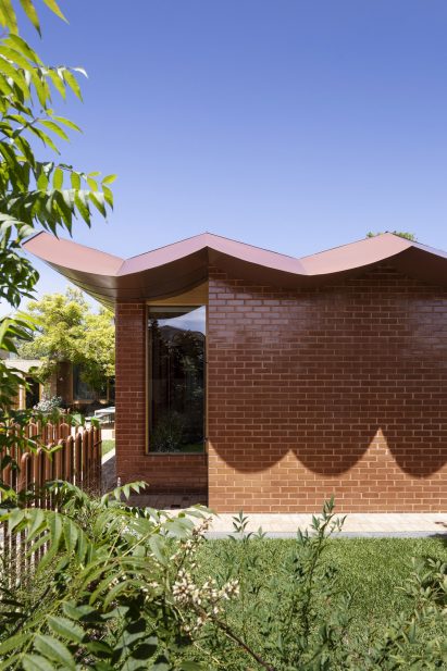 The profile of pony's roof is scalloped