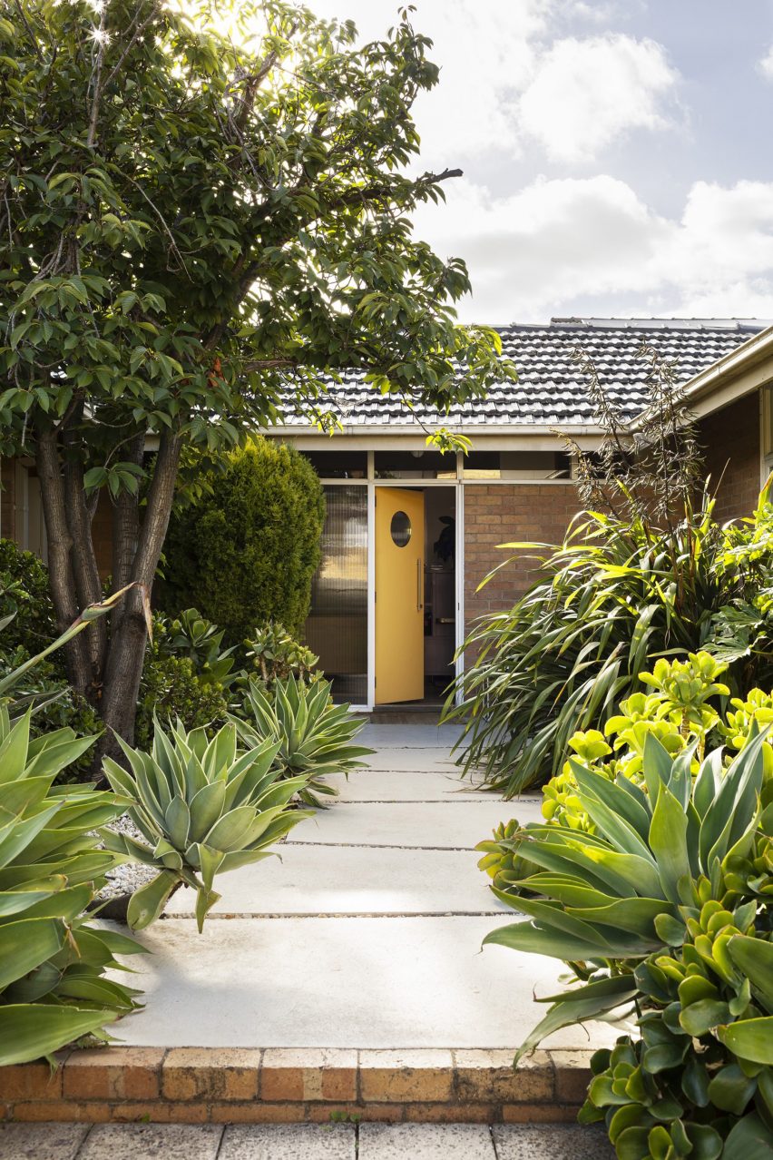 1960s home renovation in Melbourne by Wowowa