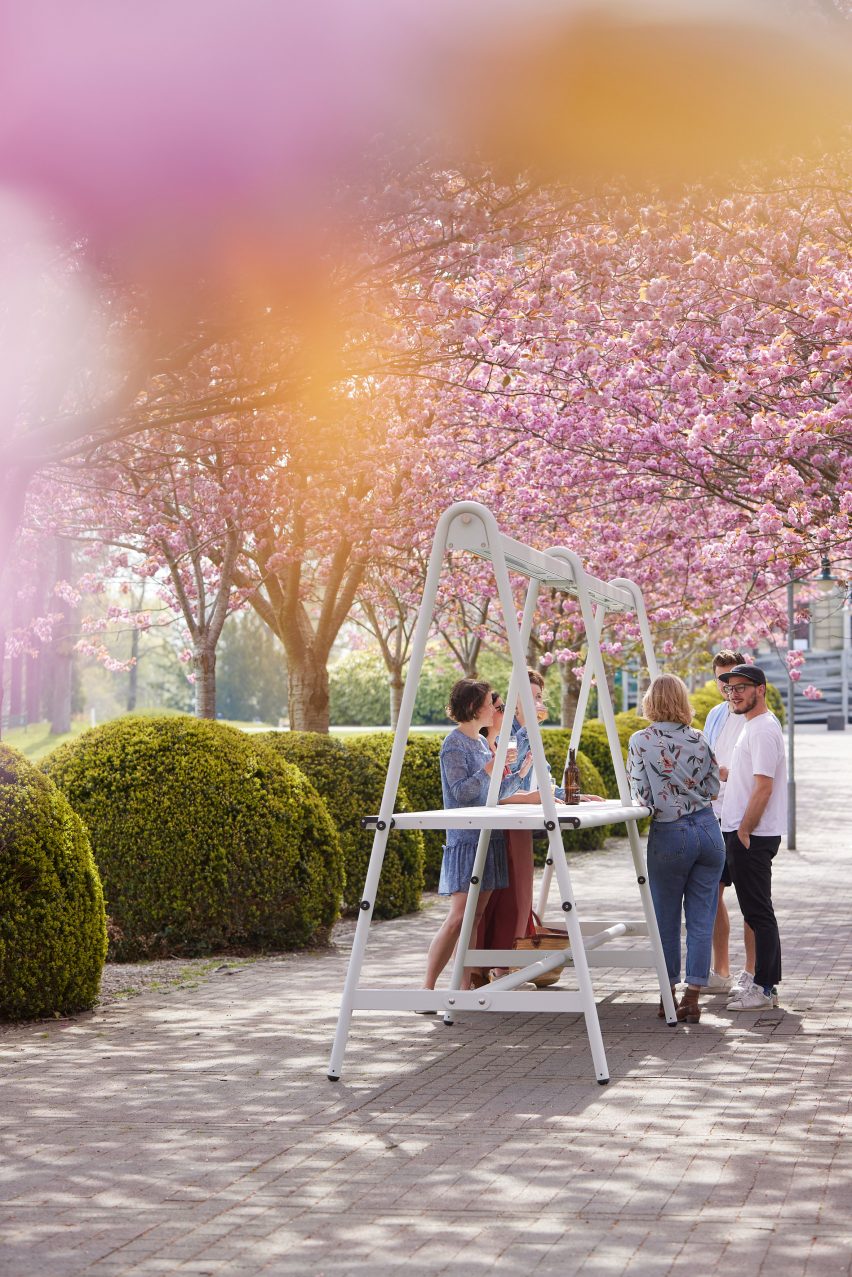 AMAI modular table used outdoors in a social setting