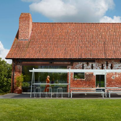 A photograph of the AMAi modular table outside a brick building