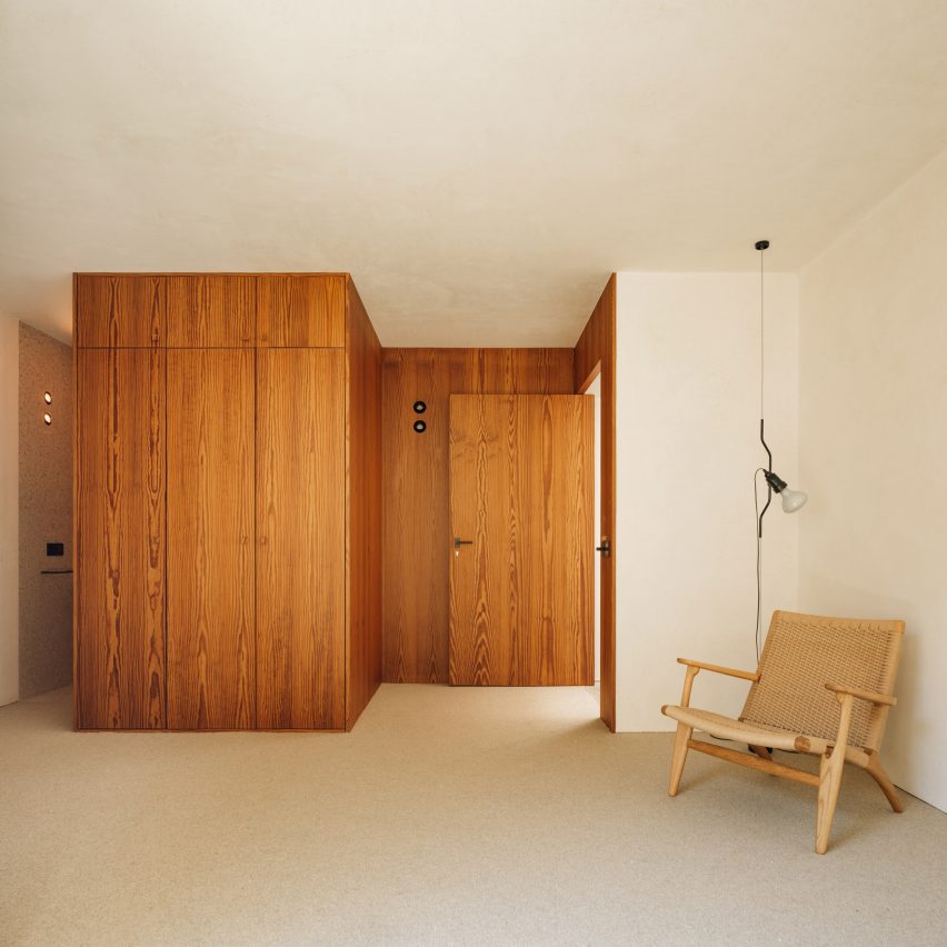 Casa 2 Porto is an annexe designed by Bak Gordon Arquitectos